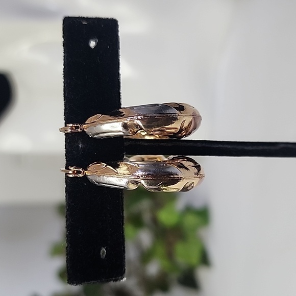 Tricolor Gold Chunky Hoop Earrings - Picture 4 of 7